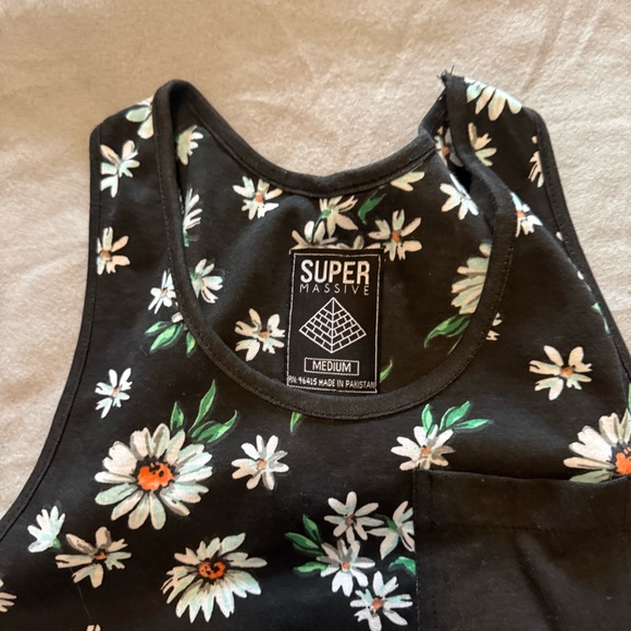 Black Floral Tank Top Women's Size Medium - Picture 2 of 4
